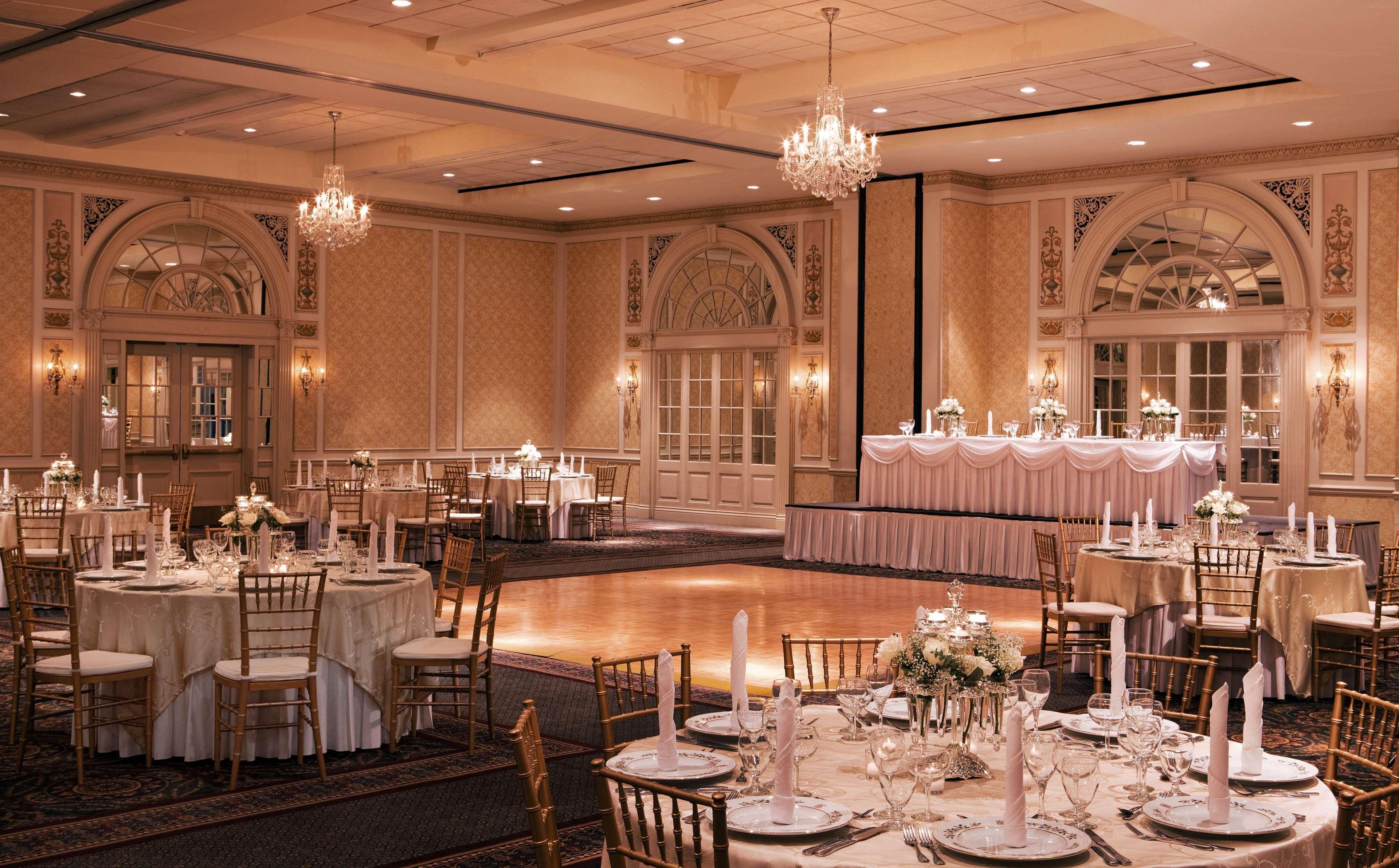 Hotel Roanoke & Conference Center, Curio Collection By Hilton Restaurante foto