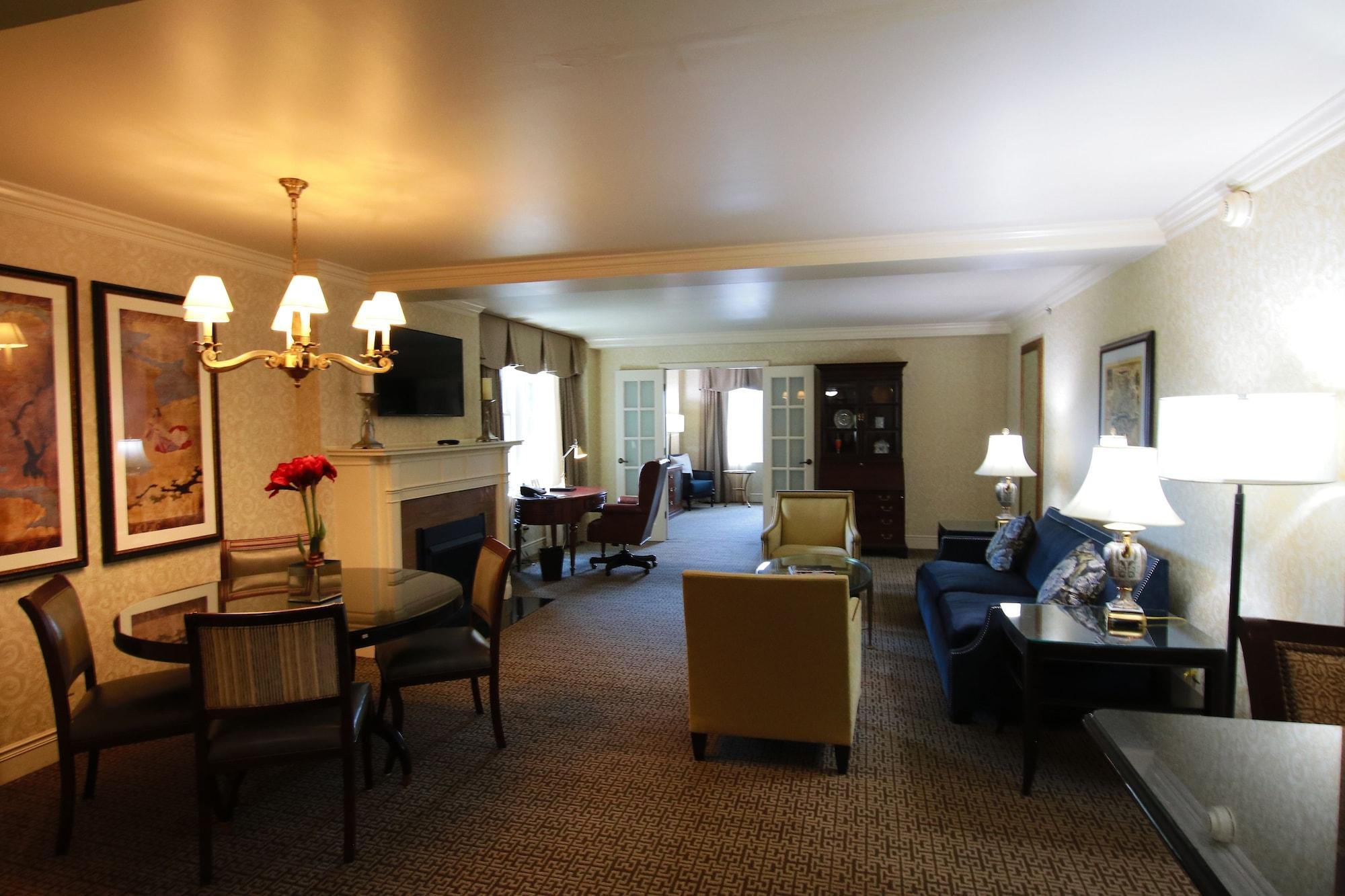 Hotel Roanoke & Conference Center, Curio Collection By Hilton Exterior foto